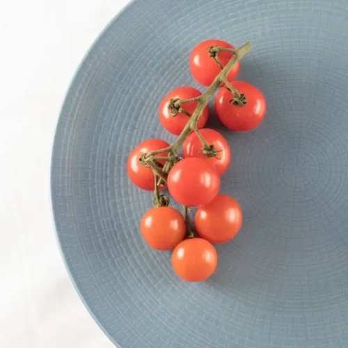 1313-Tomate-Chucha-Mini-assim-como-outras-frutas-vegetais-mercearias-e-cabazes-ao-domicilio-com-a-Horta-da-Maria-Portugal.webp Tomate Chucha Mini (500g)